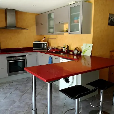 T4 90 M2, Terrasse Et Jardin Prive 100m2